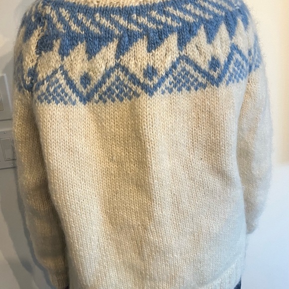 Not your average handmade grandma’s wool knit sweater cream and blue fits large - Picture 12 of 12